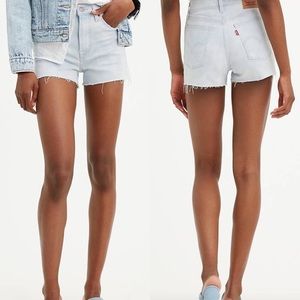 Levi’s High Rise Shorts Poolside Light Light Wash
